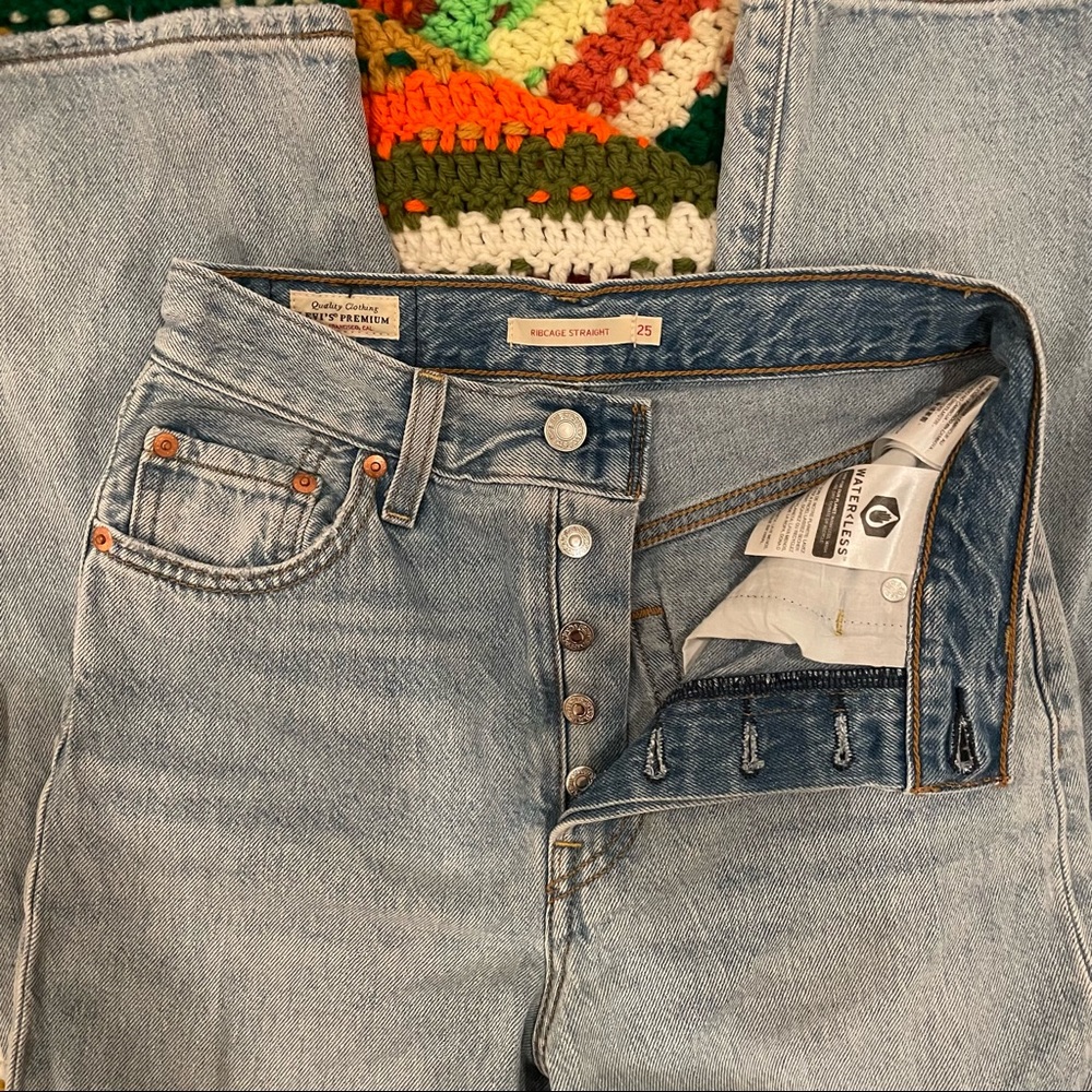 Levi’s Ribcage Straight Ankle Jeans